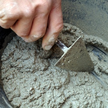 mason-preparing-cement-image blogimage