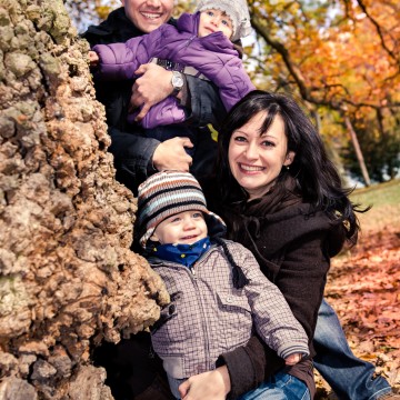family in the autumn park blogimage