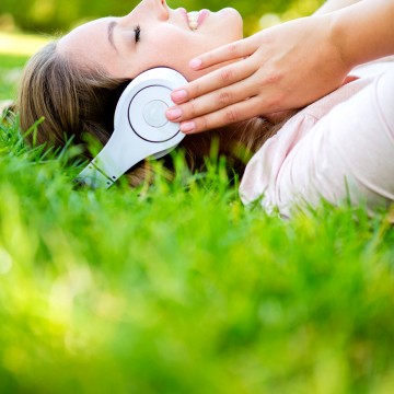 Woman listening to music blogimage